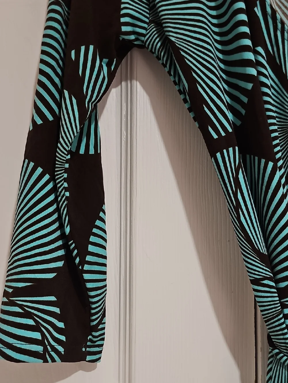 🌊 One Clothing Geometric Wrap Dress Teal & Brown Stretchy Flowy Chic - Picture 6 of 7